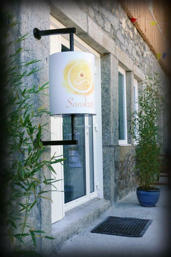 Sanskriti Hotel Scionzier Luaran gambar